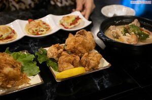 手早く5品を作り上げる。店ではなんと1品200~400円という安さ 撮影:齋藤周造