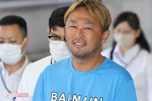 成田空港で逮捕されたガーシー容疑者(6月4日夕方)