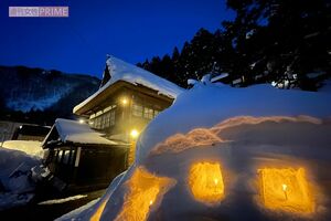 経営難で事業譲渡を考えていたが、冬の夜の母屋の優しげな姿を見て、女将は再建を誓ったという