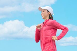 ウォーキングなど普段から適度な運動をすることが大事 ※写真はイメージです