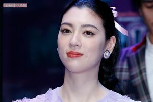 三吉彩花