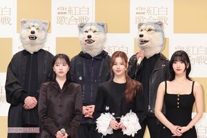 NHK紅白初出場の『MISAMO』（前列）と、“オオカミマスク”が印象的な『MAN WITH A MISSION』