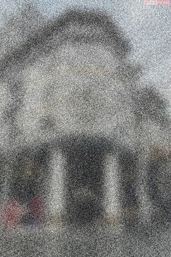 若い女性の飛び降りや自殺が相次いでいるあるビル。現在、屋上へは上れないようになっている