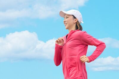 ウォーキングなど普段から適度な運動をすることが大事　※写真はイメージです