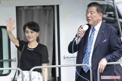 石破茂首相が外遊先の写真を連続投稿、妻・佳子夫人の花柄ワンピース写真に国民から“複雑な心境”集まる