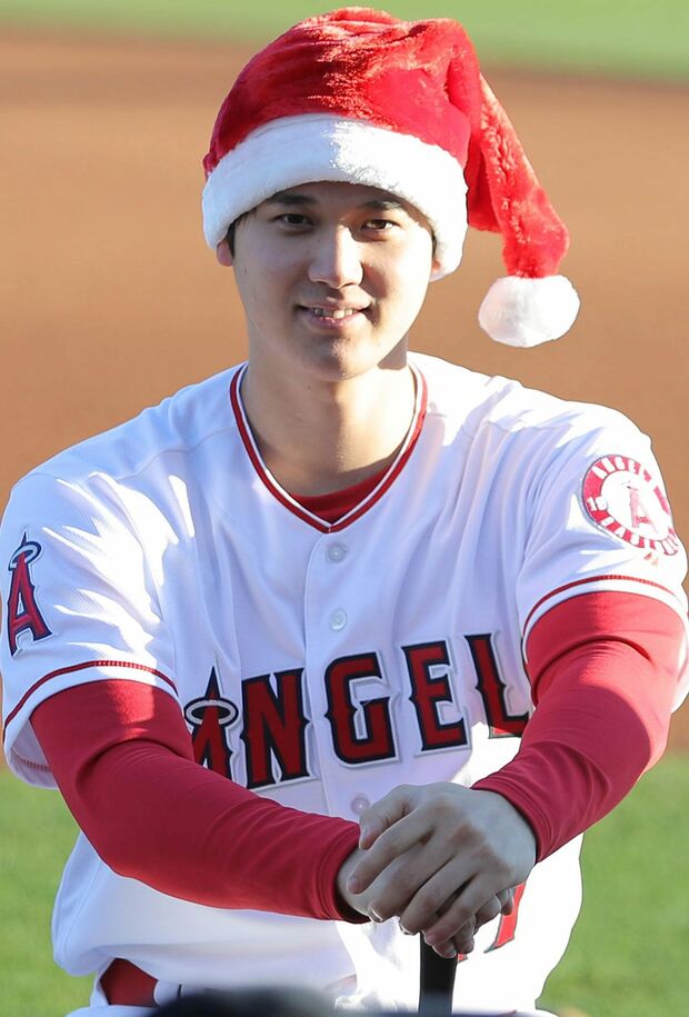 2019年2月19日、ロサンゼルス・エンゼルス時代にサンタの帽子を被った大谷翔平／産経ビジュアル