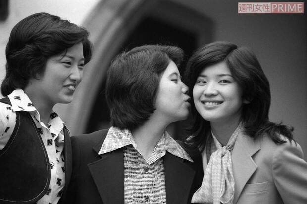高校を卒業する’77年に。左から百恵、昌子、淳子