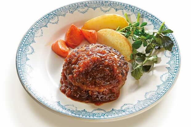 【低糖度ジャムでハンバーグソース】材料と作り方（ハンバーグ4個分）……すりおろし生りんごの低糖度ジャム（大さじ2）、トマトケチャップ（大さじ4）、ウスターソース（小さじ4）、粒マスタード（15g）をよく混ぜ合わせ、皿に盛ったハンバーグにかける。
