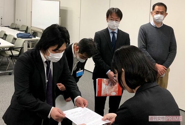 '20年4月3日、ホテルの借り上げ等における緊急対策を都庁へ要望する稲葉さんら（2）