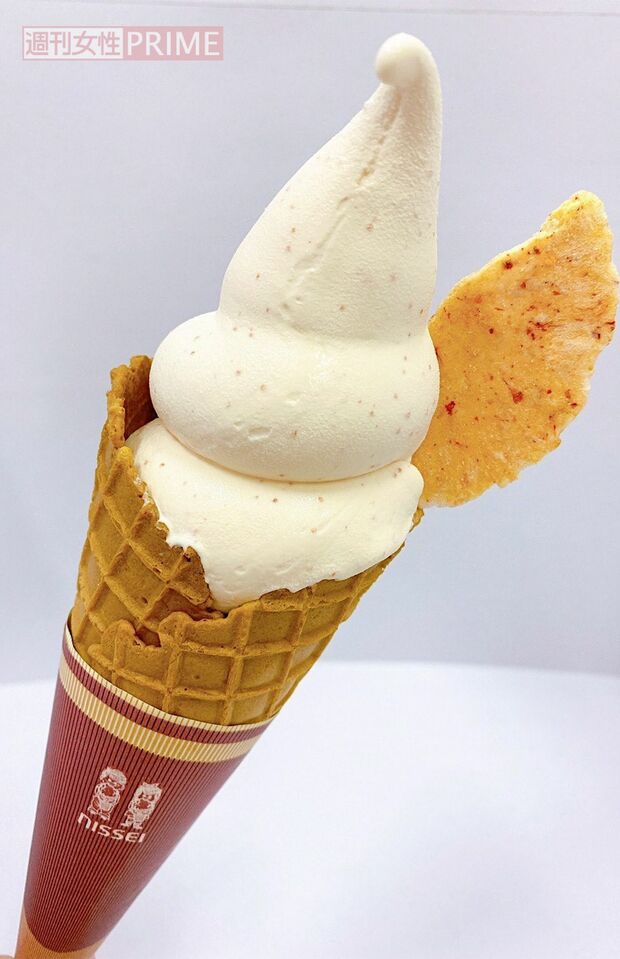 【めんたいパークびわ湖】濃厚ミルク×明太子。つぶつぶ食感とピリ辛さがクセに!『めんたいソフトクリーム』360円