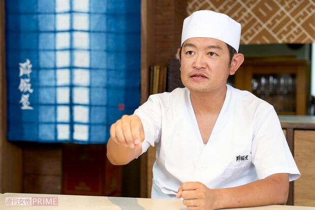 インタビュー中の岡田大介さん　撮影／伊藤和幸