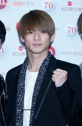 平野紫耀　我妻善逸(あがつま ぜんいつ)  炭治郎と同期の鬼殺隊員。“雷の呼吸”の使い手。普段は臆病な性格だが、気を失うと居合の達人になる