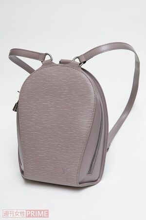 宝塚時代から交流のある黒柳さんからいただいた藤色のリュックはロケで大活躍