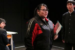 『いつか、その日に』の一場面。中央が高橋さん（西田直人教諭提供）