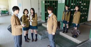 初主演ドラマ『She』、いよいよ最終回。アマチュア無線部の部室にみんなを集め、涼子（松岡茉優）が自らが仕掛けたカメラの映像を流すと、衝撃の事実が……! その他出演／中条あやみ、清水くるみ、竹富聖花、成田凌、森川葵、白洲迅 ほか 5月16日（土）夜11:50～0:15（フジテレビ系）