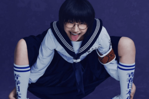 写真のポーズも個性的なSUZUKA（インスタグラムより）