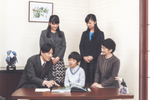 結婚から25年を迎えた秋篠宮ご夫妻と佳子さま、悠仁さま、眞子さん（2015年11月15日）