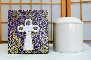 故人の『骨』を奪い合う光景も珍しくはない(画像はイメージです)