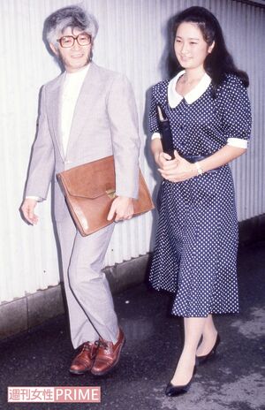 '89年8月、秋篠宮さまとの婚約内定後、川嶋辰彦さんとともに初めて報道陣の前に出られた紀子さま