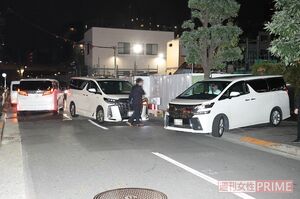ジャニー社長が亡くなった夜、都内の事務所にはタレントを乗せていたと思われる車が慌ただしく出入りしていた（7月9日）