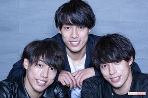 （左から）佐藤綾人、佐藤颯人、佐藤嘉人　撮影／吉岡竜紀