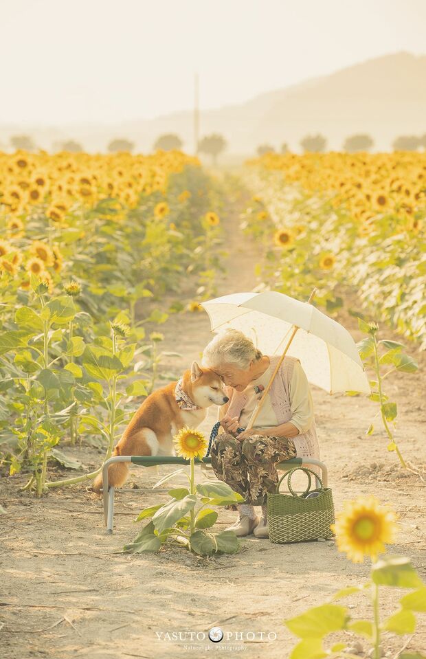 おばあちゃんと愛犬の福ちゃんが顔を寄せる写真に、あなたは何を思うだろうか　提供：YASUTO