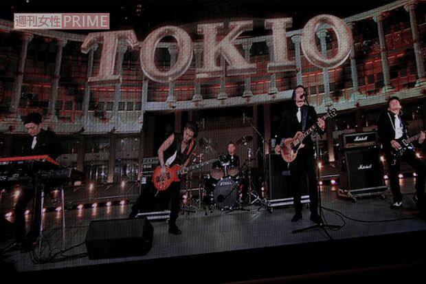 2016年のNHK紅白で、都庁前から中継で歌ったTOKIOの5人