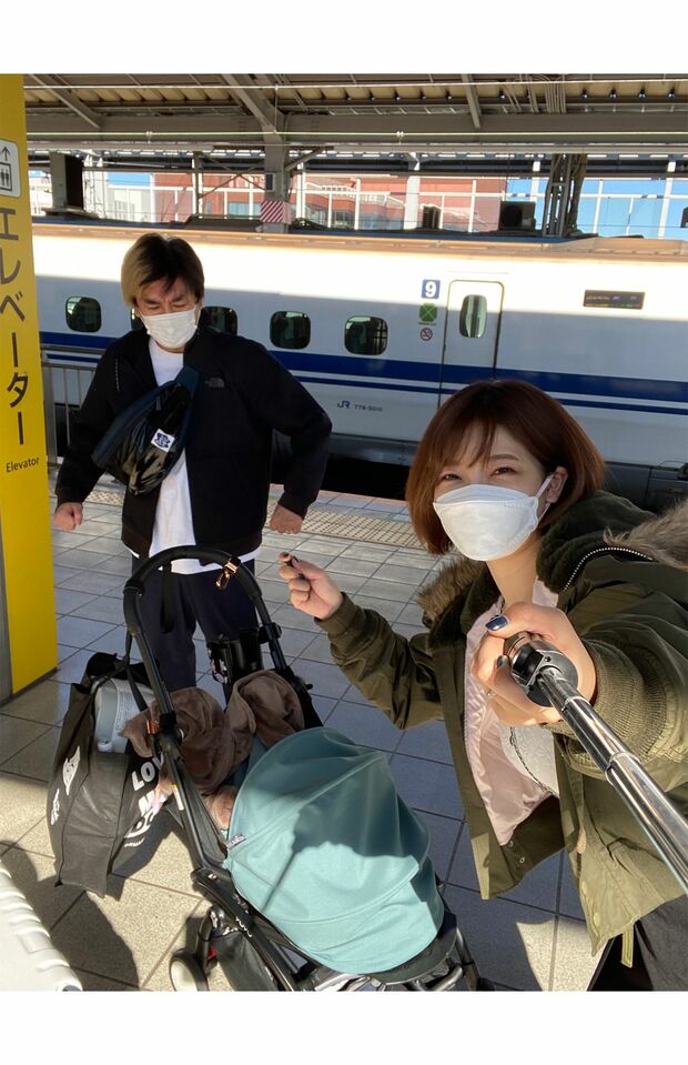 夫のノブコブ徳井と子どもと福岡に帰省すると投稿した藤田恵名（本人のブログより）