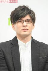 城田優（32）　ドラマ『文学処女』では、眼鏡の似合う作家役を演じた。「丸顔の城田さんは、スクエア型の眼鏡をかけることでシャープな印象に。フレームの色、髪色、ジャケットもすっきり黒でまとまっていて、統一感があります」