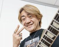 野村義男、所有しているギターは352本。何故ギタリストに?