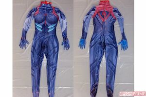 容疑者が着用していたアニメ「エヴァンゲリオン」の衣装。左が表で右が裏