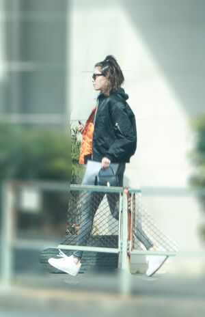 2018年、骨折した伊勢谷の“介護”にきた森星