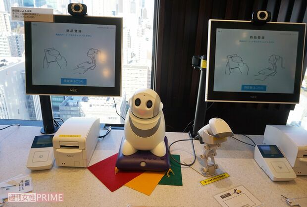 レジのロボットが客の顔を認識して、おすすめ商品まで提案