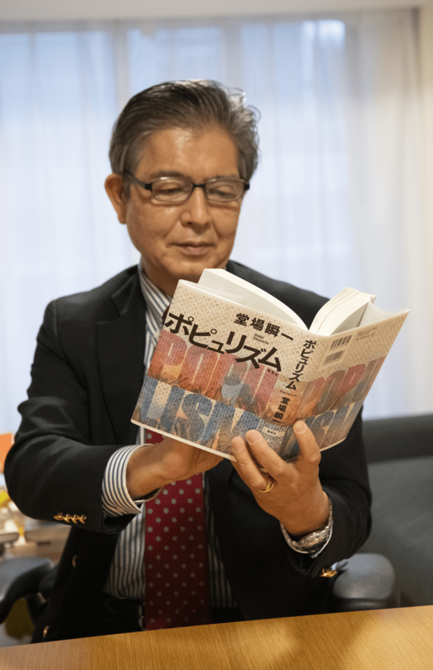 小説家・堂場瞬一さん(撮影/山田智絵)