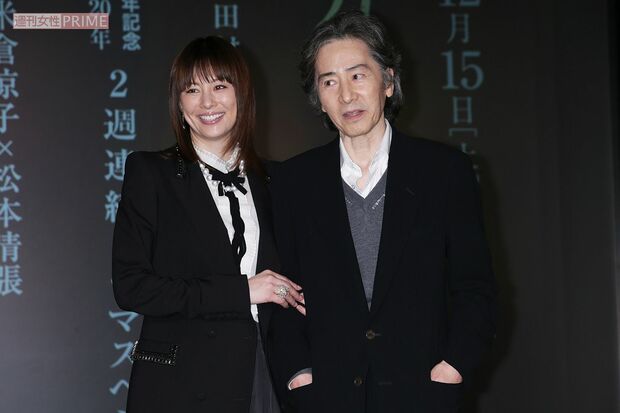 2012年12月、ドラマ『十万分の一の偶然　熱い空気』制作会見で、共演の米倉涼子と並ぶ田村正和さん