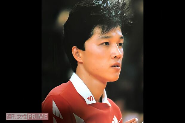 バレー王子として一世を風靡した現役時代。川合さんの画像を携帯の待ち受けにすると運気が上がるという噂も。投資での金運も上がる!?