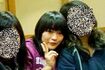 ネット上に流出した眞子さまのICUのスキー部時代の写真。右端のテーブルには缶チューハイがあったようだ……