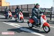 スクーターで爆走する出川哲朗とロッチ中岡 撮影/斎藤周造