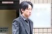 2025年6月上旬、埼玉県内のとある施設から出てきたSUPER EIGHTの横山裕。全身黒ずくめで、疲れた表情をしていた