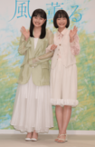 朝ドラ『風、薫る』でダブル主演を務める上坂樹里（写真左）と見上愛（写真右）