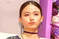 山本舞香、妊娠中の“美腹筋&へそ出し姿”に「今何カ月?」の声… 〈X削除騒動から半年〉で夫・Hiroと見せ…