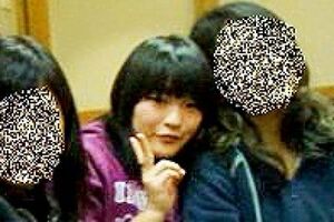  ネット上に流出した眞子さまのICUのスキー部時代の写真。右端のテーブルには缶チューハイがあったようだ……