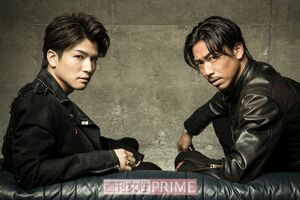 左から岩田剛典、AKIRA　撮影／廣瀬靖士
