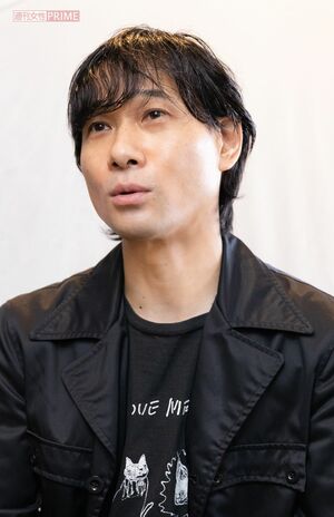 インタビューに答える『L⇔R』黒沢秀樹。ドラマのタイアップを受け、大ブレイクしたL⇔R。人気絶頂期は「記憶がなくなるくらい働いた」という