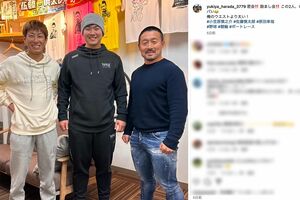 競輪、ボートレース選手と一緒に写真に映る中日ドラゴンズ・小笠原慎之介(中央、公式インスタグラムより)