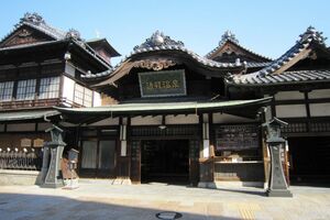 歴史的な建物の道後温泉本館