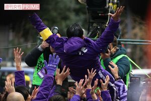 第99回箱根駅伝の総合優勝を果たした駒澤大学の大八木弘明監督を胴上げ　撮影／北村史成