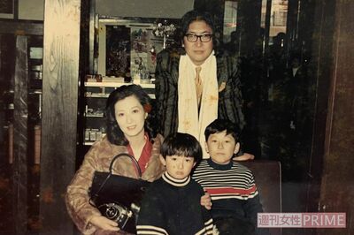 幼い日の大島さん（左から2人目）。映画監督の父、女優の母は多忙で、家族が集まることは珍しかった