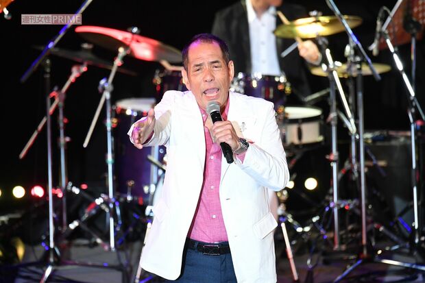 若いころからサミー・デイヴィスJr.の大ファンというおさむ。ジャズに造詣が深く、30年以上前から定期的にライブ活動を行っている。歌やタップダンスはもちろん、合間のおしゃべりも大好評