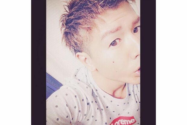 キメ顔の浅岡容疑者（SNSより）